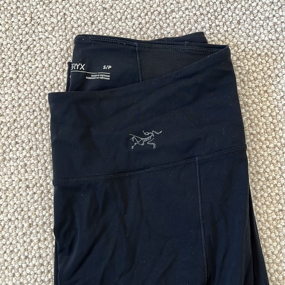 Oriel arcteryx leggings in black - Picture 2 of 3